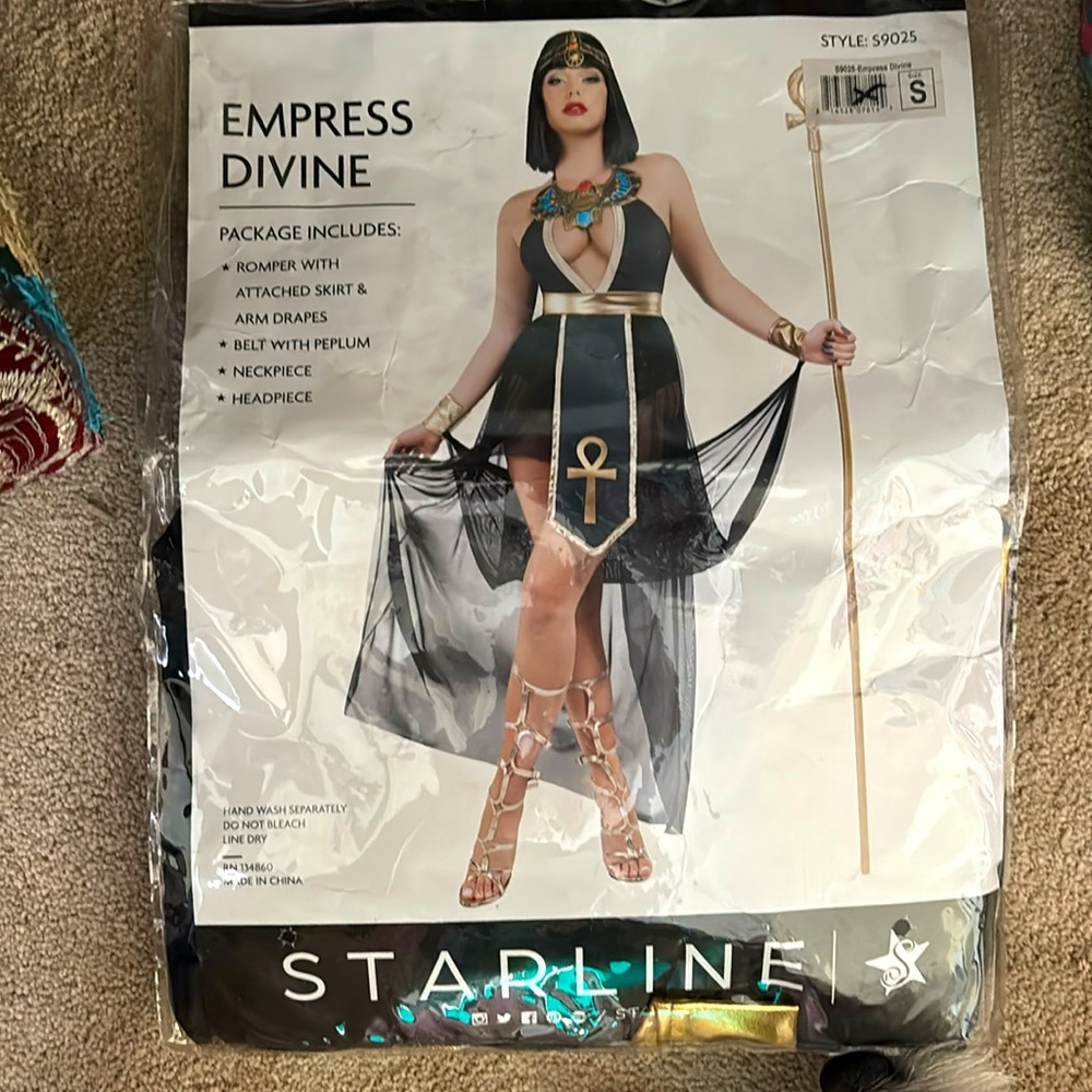 NWOT Empress Divine costume
Size Small